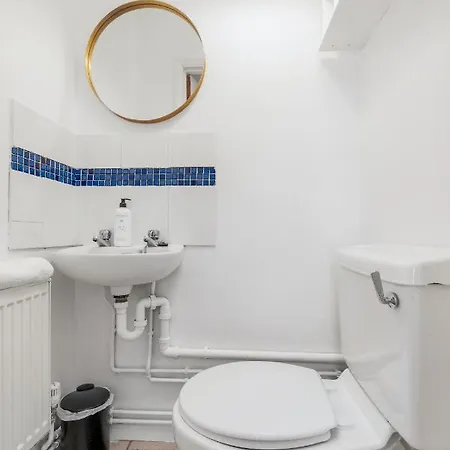 4 Bedroom House With Parking & Garden By Cherry Inn Short Let'S & Services Accomodation Cambridge  Exterior photo