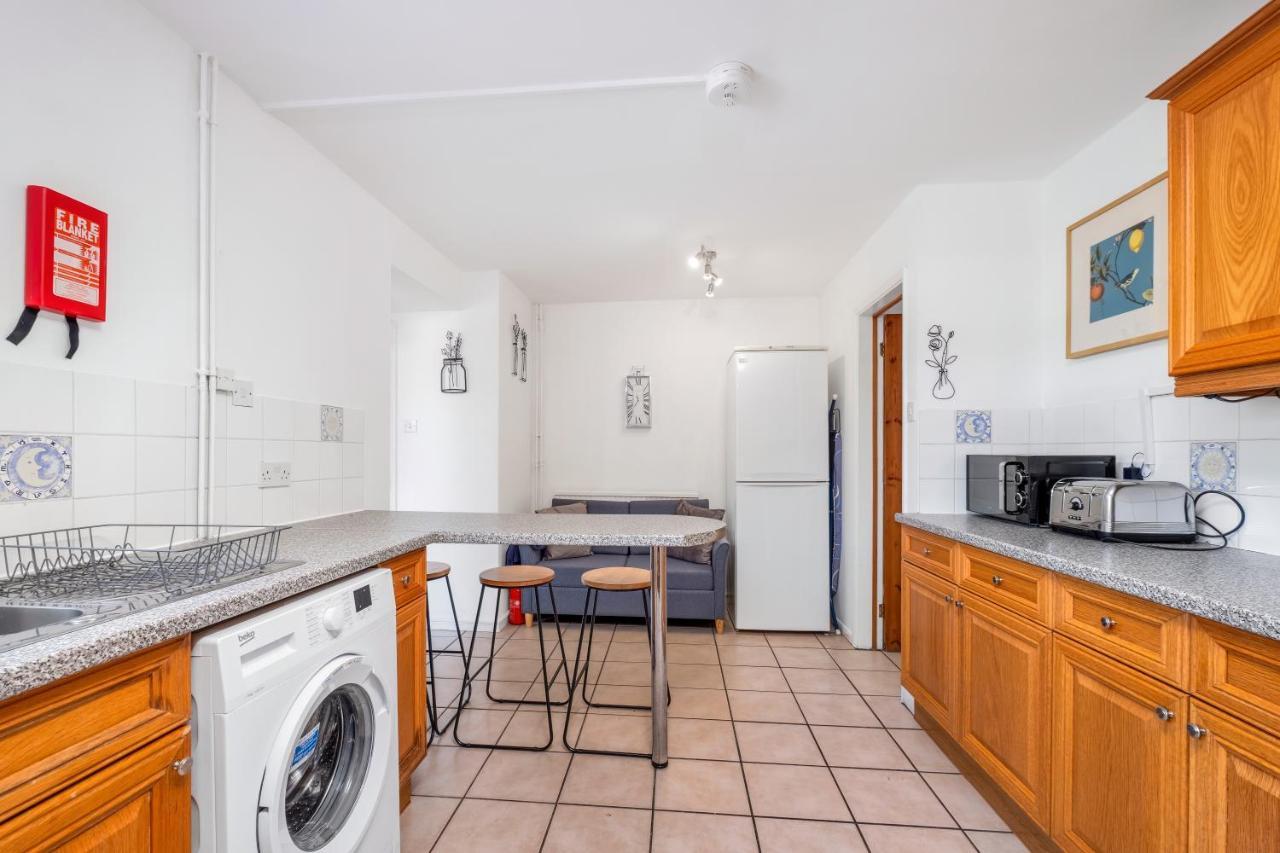 Apartment 4 Bedroom House With Parking & Garden By Cherry Short Let's & Services Cambridge (Cambridgeshire)