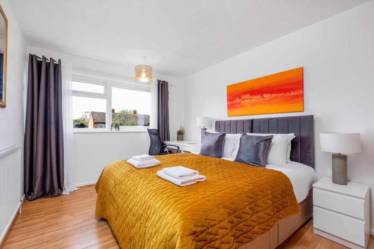 4 Bedroom House With Parking & Garden By Cherry Short Let's & Services Cambridge (Cambridgeshire)