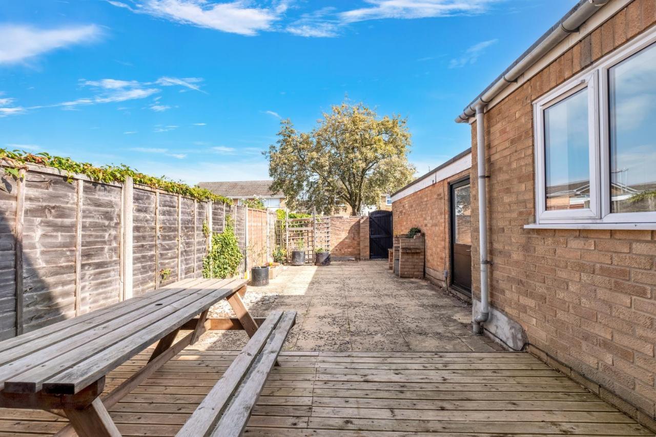4 Bedroom House With Parking & Garden By Cherry Short Let's & Services Cambridge (Cambridgeshire)