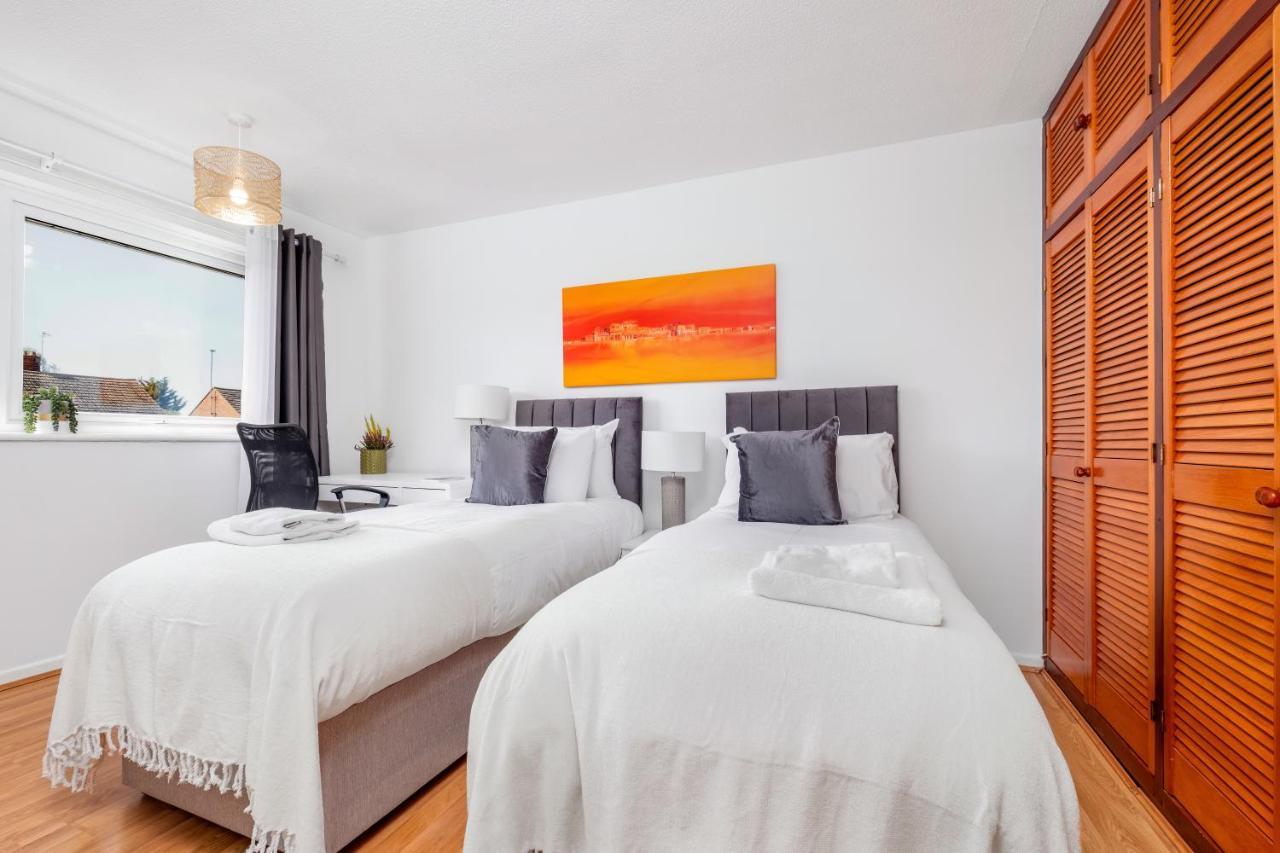 4 Bedroom House With Parking & Garden By Cherry Short Let's & Services Apartment Cambridge (Cambridgeshire)