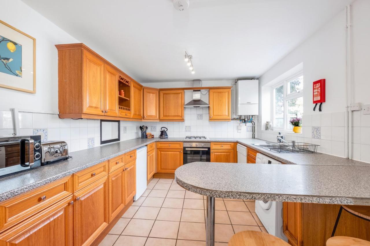 4 Bedroom House With Parking & Garden By Cherry Short Let's & Services * Cambridge (Cambridgeshire)